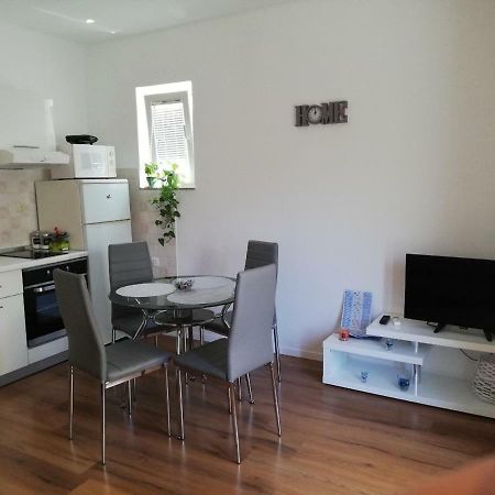 Appartamento Bond With Private Parking Zara Esterno foto