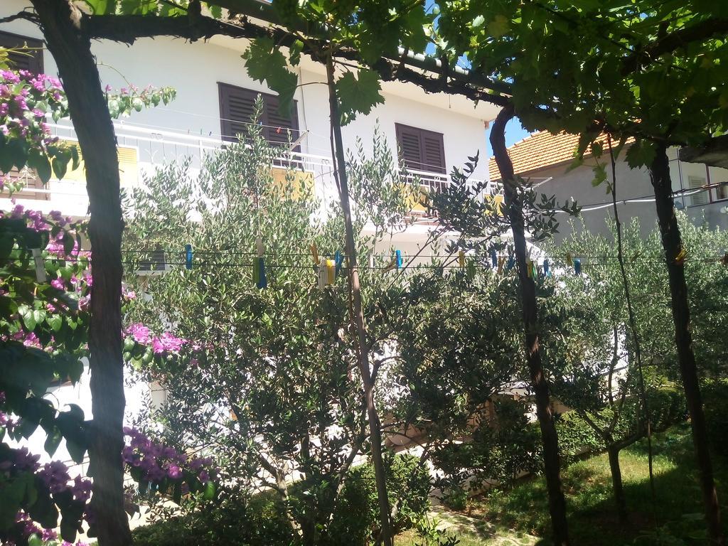 Appartamento Bond With Private Parking Zara Esterno foto