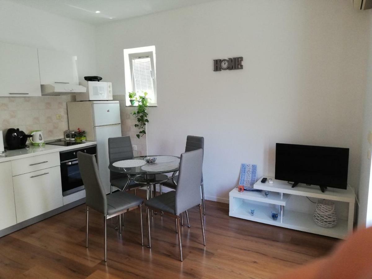 Appartamento Bond With Private Parking Zara Esterno foto